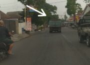 Sangat disayangkan Pihak Terkait Terkesan Tutup Mata!! Ratusan Truk Pasir Kelebihan Muatan Merayap Di Sepanjang Jalan Kabupaten Kediri.