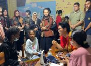 Ketum Bhayangkari Juliati Sigit Prabowo Hibur Pengungsi Korban Erupsi Gunung Lewotobi