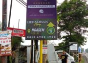 PEDULI KESELAMATAN BERLALULINTAS THE HERMAWAN VILLAGE PASANG BANNER HIMBAUAN KESELAMATAN