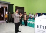 Pastikan Kondusif, Kapolres Kediri AKBP Bimo Ariyanto S,H., S,I,K, Melakukan Patroli Keliling Mengecek Sejumlah Tempat Pemungutan Suara (TPS) Menjelang Pencoblosan Pemilihan Kepala Daerah.
