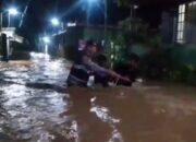 Gercep Polres Ponorogo Bantu Evakuasi Warga Terdampak Banjir