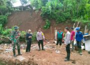Polres Ponorogo Kirim Bantuan untuk Warga Terdampak Tanah Longsor