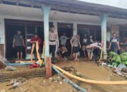Polisi Peduli, Polres Blitar Salurkan Bantuan dan Siapkan Dapur Umum untuk Warga Terdampak Banjir