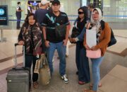 Kapolres Sampang Beri Tiket Pesawat Gratis 3 Korban TPPO Pulang Kampung ke NTB