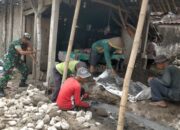 Wujudkan 8 wajib TNI, Babinsa Kel. Kawerun Bantu Renovasi Rumah Warga Kurang Mampu