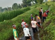 Personel Polsek Pagu Ikuti Kerja Bakti Padat Karya Bersama Warga Dusun Padangan