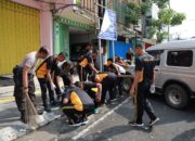 Respon Keluhan Masyarakat Saat Curhat Kamtibmas Polisi Kerja Bhakti Bersihkan Tumpukan Sampah di Jember