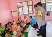 Polres Nganjuk Bagikan 100 Paket Makanan Bergizi Gratis untuk Siswa SDN 1 Munung