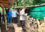 Polsek Wates Dampingi Penyerahan Ternak Kambing untuk Penggali Kubur di Desa Joho