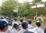 Polisi Ajak Siswa-Siswi SMPN 1 Pare Ciptakan Lingkungan Sekolah Lebih Kondusif