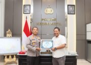 Baksos Polri Presisi, Polres Kediri Kota Bagikan Paket Sembako untuk Mahasiswa dan Warga