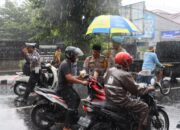 Polres Kediri Kota Bagikan Takjil, Wujud Kepedulian di Bulan Ramadhan