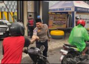Sat Lantas Polres Kediri Berbagi Takjil Di Depan Mako Polres Kediri 2 IMG 20250311 WA0217