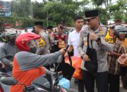 Polres Blitar Kota Kembali Bagikan Takjil Gratis Kali ini di Sekitar TMP Raden Wijaya Blitar