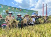 Kapolres Kediri Kota Bersama Forkopimda Ikuti Panen Raya Padi Serentak Bersama Presiden RI