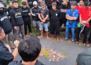 Tuntut Keadilan dan Transparansi Penegak Hukum, Ratusan Anggota PSHT Gelar Aksi Tabur Bungga dan Doa Bersama.