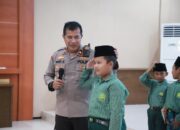 Mengenal Tugas Polisi Lebih Dekat, Siswa SDNU Insan Qurani Kunjungi Mapolres Kediri