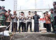 Kapolres Kediri Kota Serahkan Bantuan Semen Untuk Pembangunan Musholla di Ds Ngablak Kec Banyakan