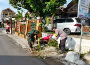 Jumat Bersih, Babinsa Pakunden Inisiasi Gotong Royong Di Lingkungan Sukorejo