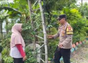 Dukung Ketahanan Pangan, Bhabinkamtibmas Desa Senjayan Pantau Pekarangan Bergizi Warga
