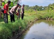 Dukung Ketahanan Pangan, Kapolsek Bagor Tinjau Budidaya Lele Pekarangan Warga Petak