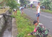Gotong Royong Babinsa Klampok Dan Warga Bersihkan Sungai Untuk Cegah Banjir Dan Jaga Lingkungan