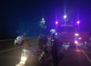 Truk Parkir di Sekitar Jembatan Semampir, Polisi Beri Teguran Demi Keselamatan Lalin