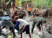 Poktan Tani Makmur Bersama Babinsa Bendo, Bahu Membahu Pasang Talud di Sumber Air Mbah Bendo