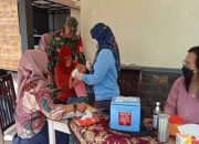 Babinsa Wonodadi Bersama Kader Posyandu dan Bidan Desa Berikan Vitamin Balita untuk Cegah Stunting