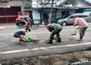 Babinsa Kepanjenlor Bersama Warga Gelar Kerja Bakti Jumat Bersih di Kampung Meduran