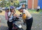 Operasi Patuh Semeru 2025 Polres Probolinggo Beri Hadiah Bagi Pengendara yang Tertib Lalu Lintas