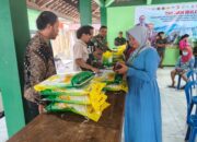 Sinergi TNI Dan Bulog, Kodim 0808 Bersama Warga Srengat ikuti Vidcon Dan Penjualan Beras SPHP