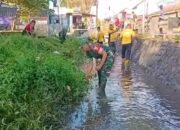 Kerja Bakti Massal HUT RI Ke-80, Kota Blitar Bersihkan Sungai Daung