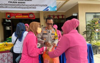 Beras Murah untuk Masyarakat, Polsek Ngadiluwih Gelar Gerakan Pangan Murah”