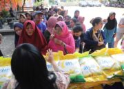 1,5 Ton Beras Murah di Plemahan Ludes dalam Satu Jam, Kapolres Kediri: Tambah Stok 5 Ton
