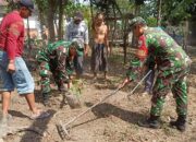 Babinsa Wonodadi Dan Warga Laksanakan Penghijauan Demi Lingkungan Hijau Dan Sehat