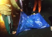 LAKA LANTAS DI JALAN UMUM DS. NGAMPEL, PAPAR: SEPEDA MOTOR MENABRAK TRUK PARKIR.