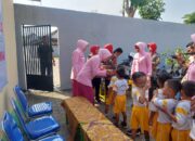 Pengurus Yayasan Kemala Bhayangkari Cabang Nganjuk Gelar Pemberian Vitamin A untuk Siswa TK Kemala Bhayangkari 50.