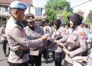 Propam Polres Kediri Kota Tegakkan Disiplin Personil Polwan dalam Apel Peringatan Hari Jadi Polwan ke-77, “Polri untuk Masyarakat”