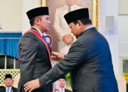 Teddy Indra Wijaya, Terima Anugerah Bintang Mahaputera dari Presiden Prabowo Subianto.