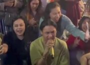 Charly van Houten Menghebohkan Pasar Pahing dengan Penampilan Spontan