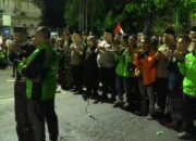 Driver Ojol Gelar Aksi Damai dan Shalat Gaib di Depan Mapolres Pasuruan