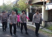 Kapolres Nganjuk Ajak Anggota Jalan Sehat 5 KM, Cara Sehat Jaga Kebugaran  Sekaligus Patroli Sapa Warga