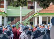 PJU Polres Kediri Kota Jadi Pembina Upacara di Sekolah, Tekankan Disiplin dan Tertib Bermedia Sosial