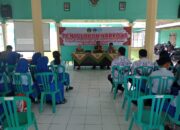 Babinsa Desa Gandusari Hadiri Penyuluhan Bahaya Narkoba Untuk Pelajar Di Balai Desa Gandusari