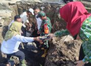 Dukung Percepatan Pembangunan, Anggota Koramil 0808/15 Gandusari Bersama Forkopimca Laksanakan Peletakan Batu Pertama Pembangunan KDKMP