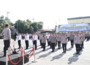 Kapolres Kediri Beri Penghargaan 69 Personel Berprestasi