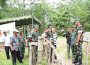 Dandim 0808/Blitar Dampingi Danrem 081/DSJ kunjungi Lokasi Sasaran Pembangunan Jembatan Gantung Di Blitar