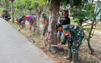Wujudkan Lingkungan Asri, Babinsa Pakunden Ajak Warga Gotong Royong Dalam Jumat Bersih