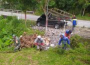 Pererat Silaturahmi, Babinsa Karangrejo Dan Warga Dusun Sumberjo Kompak Kerja Bakti Bersihkan Lingkungan